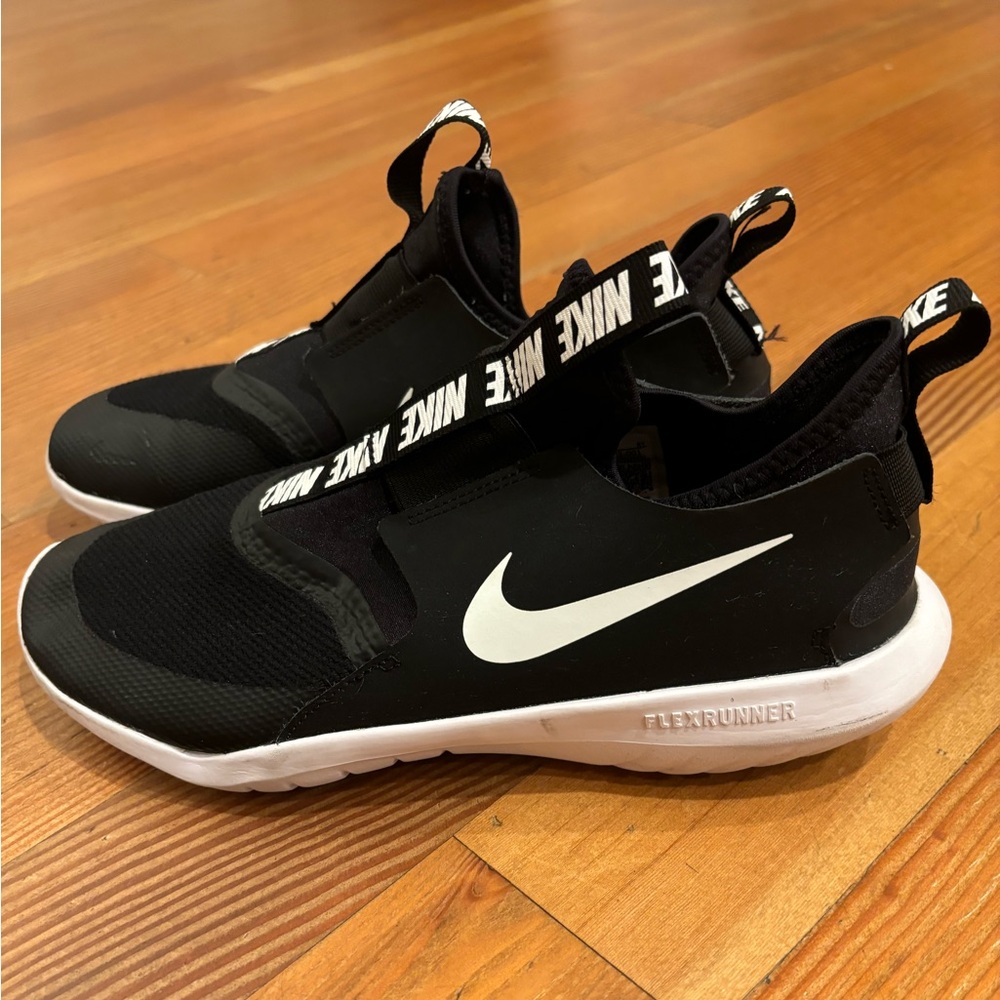 Nike Flex Runner Size 7Y
